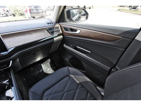 Used 2025 Volkswagen Atlas SE FWD image 10