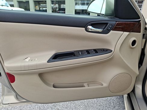 Used 2011 Chevrolet Impala LT FWD image 17