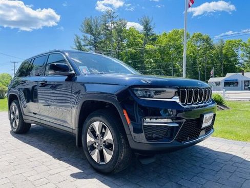 Used 2022 Jeep Grand Cherokee Limited 4xe w/ Luxury Tech Group II AWD/4WD image 4