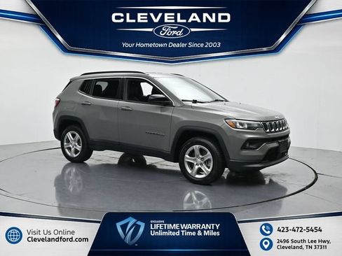 Used 2024 Jeep Compass Latitude AWD/4WD image 1