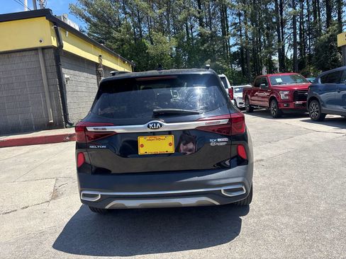Used 2021 Kia Seltos SX w/ SX Sunroof Package AWD/4WD image 6