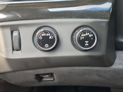 Used 2018 Cadillac Escalade Platinum AWD/4WD image 28