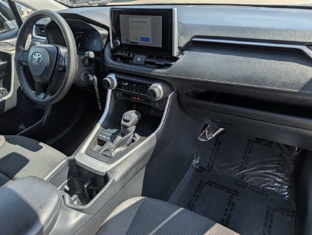 Used 2025 Toyota RAV4 LE AWD/4WD image 31