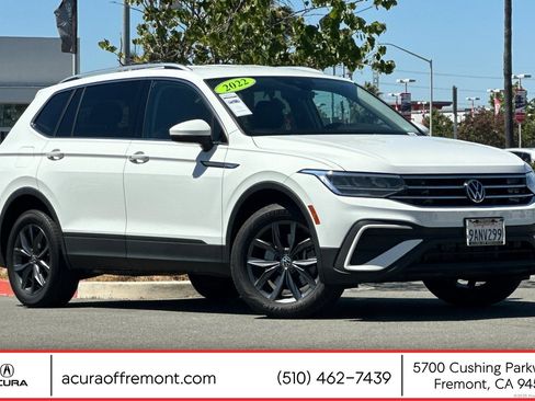 Used 2022 Volkswagen Tiguan SE FWD image 1