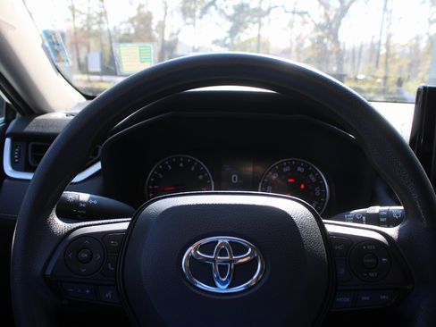 Used 2022 Toyota RAV4 XLE image 26
