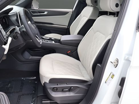 Certified 2024 Volkswagen Atlas Cross Sport SEL Premium R-Line AWD/4WD image 13