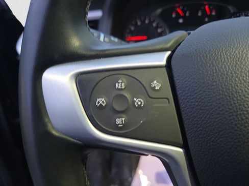 Used 2023 GMC Acadia SLT image 17