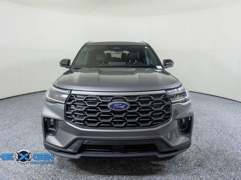Used 2025 Ford Explorer Platinum w/ LUX Leather Package AWD/4WD image 2