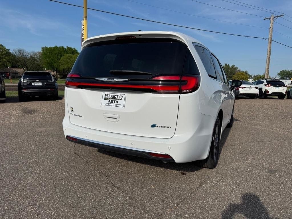 Used 2024 Chrysler Pacifica Limited FWD image 5