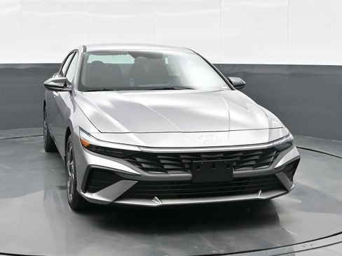 Certified 2025 Hyundai Elantra Sport image 2