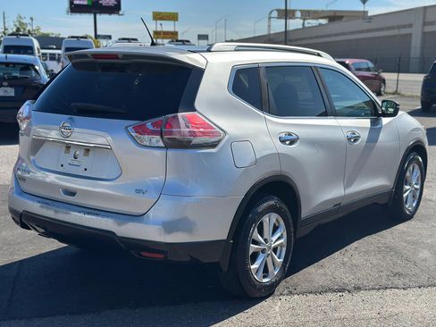 Used 2016 Nissan Rogue SV image 5