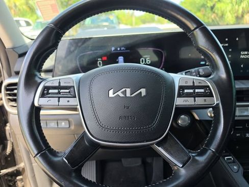 Used 2023 Kia Telluride EX w/ EX Captain's Chair Package FWD image 21