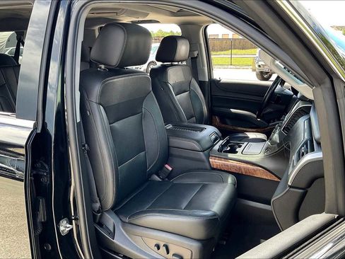 Used 2019 Chevrolet Suburban Premier image 8