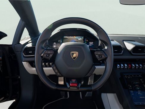 Used 2021 Lamborghini Huracan EVO image 38