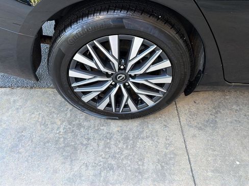 Used 2025 Nissan Altima 2.5 SV FWD image 37