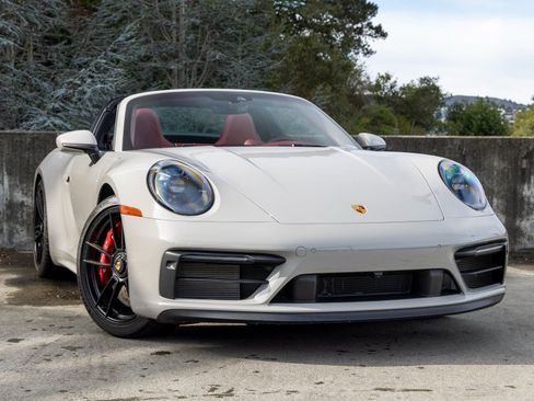 Certified 2024 Porsche 911 Targa 4 GTS AWD/4WD image 9