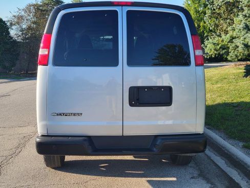 Used 2019 Chevrolet Express 2500 LS w/ Driver Convenience Package RWD image 43