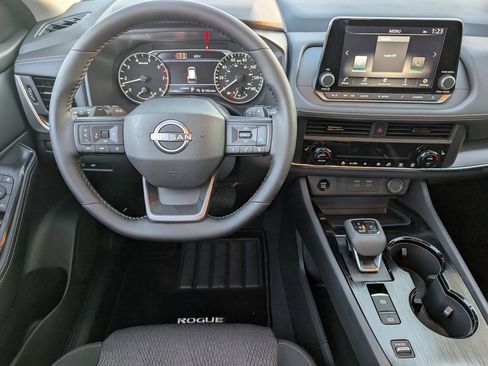 New 2026 Nissan Rogue SV FWD image 9