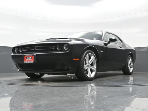 Used 2017 Dodge Challenger R/T image 22