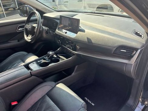 Used 2025 Nissan Rogue Platinum FWD image 12