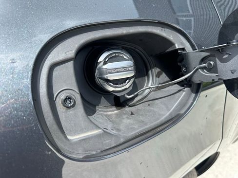 Certified 2024 Porsche Macan image 41