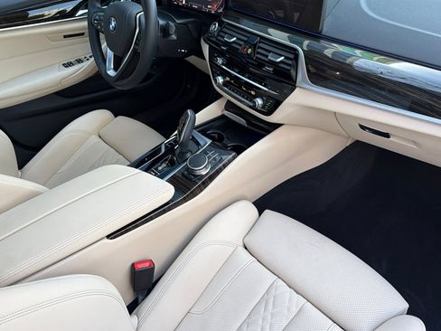 Used 2023 BMW 530i w/ Premium Package image 19