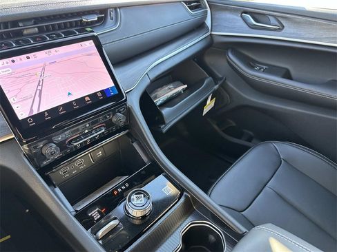 New 2025 Jeep Grand Cherokee L Limited image 18