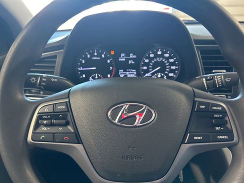 Used 2017 Hyundai Elantra SE image 29