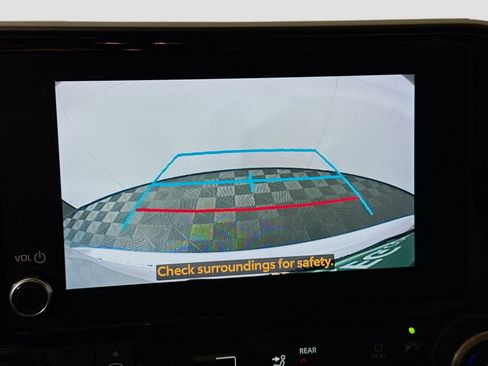 Used 2023 Toyota Highlander L image 19