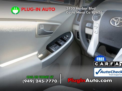 Used 2012 Toyota Prius Three w/ Preferred Accessory Pkg FWD image 13