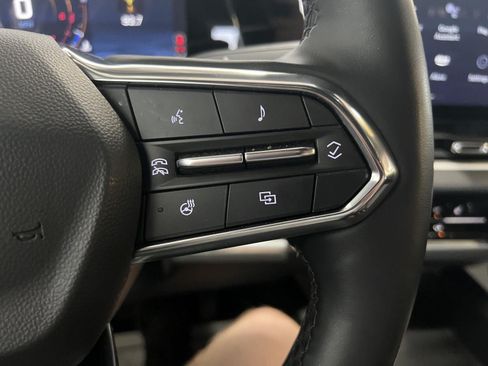 Used 2025 Chevrolet Equinox LT AWD/4WD image 12