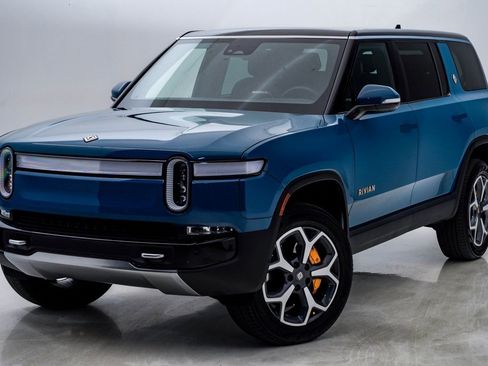 Used 2023 Rivian R1S Launch Edition image 3