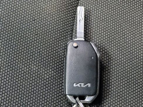 Used 2022 Kia Forte LXS image 32