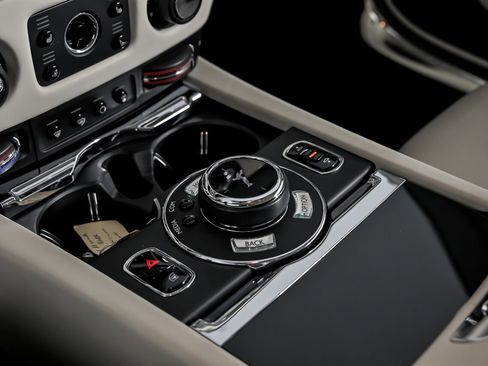 Used 2019 Rolls-Royce Wraith image 41