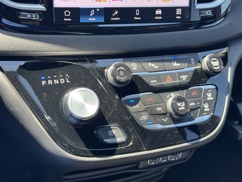 New 2025 Chrysler Voyager LX image 16