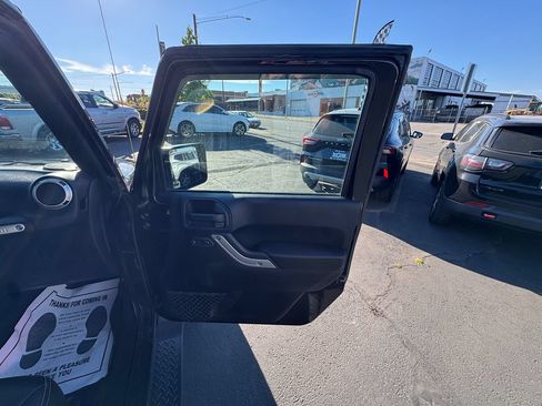Used 2018 Jeep Wrangler Unlimited Sahara AWD/4WD image 26