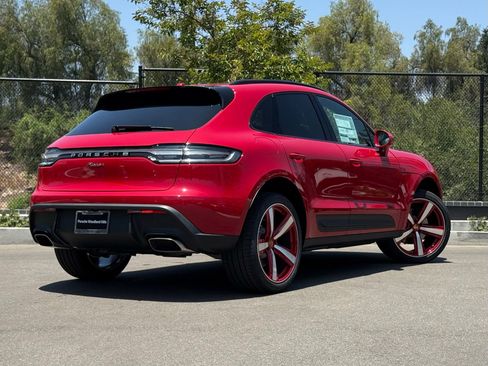 Used 2025 Porsche Macan image 7