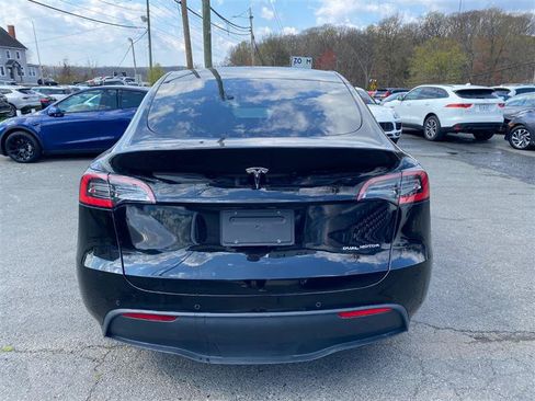 Used 2025 Tesla Model Y Long Range RWD image 4