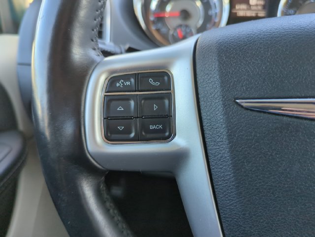Used 2016 Chrysler Town & Country Touring w/ Driver Convenience Group FWD image 33