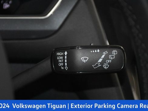 Used 2024 Volkswagen Tiguan SE R-Line image 12