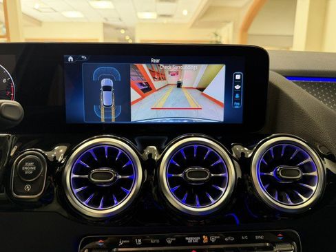 Used 2025 Mercedes-Benz GLA 250 image 12