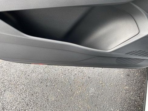 New 2025 Volkswagen Taos SE image 30