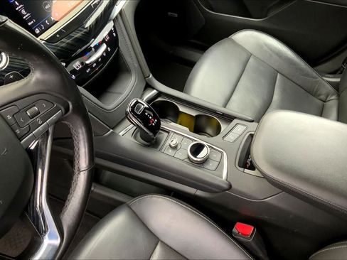 Used 2024 Cadillac XT6 Premium Luxury FWD image 16