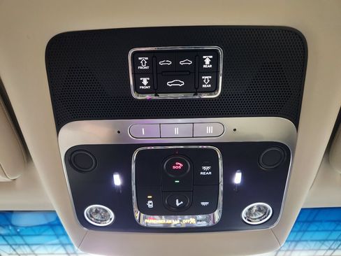 Used 2021 Bentley Flying Spur V8 AWD/4WD image 48