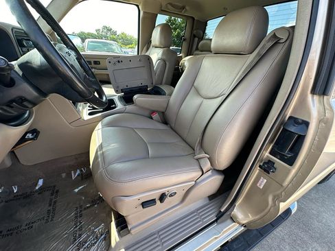 Used 2004 GMC Sierra 2500 SLT w/ Skid Plate Package AWD/4WD image 32