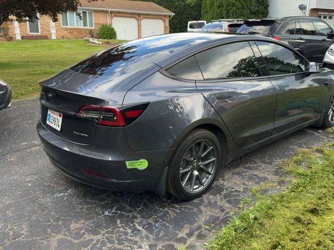 Used 2022 Tesla Model 3 Long Range AWD/4WD image 3