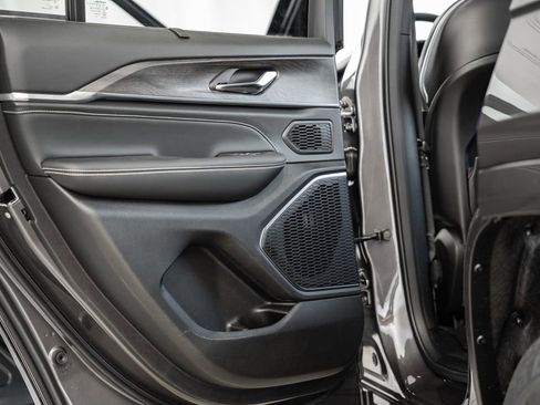 New 2025 Jeep Grand Cherokee Overland image 37