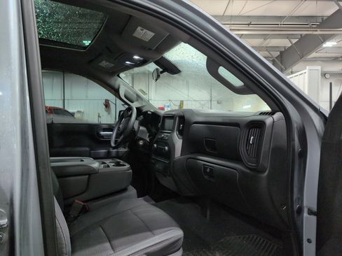 Used 2019 Chevrolet Silverado 1500 Custom w/ Custom Value Package AWD/4WD image 13