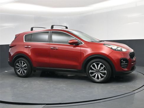 Used 2017 Kia Sportage EX image 2