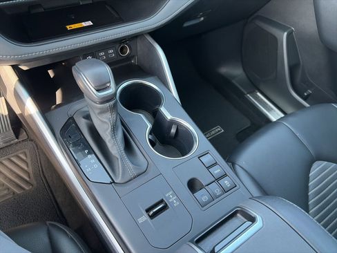 Used 2024 Toyota Highlander XSE image 12